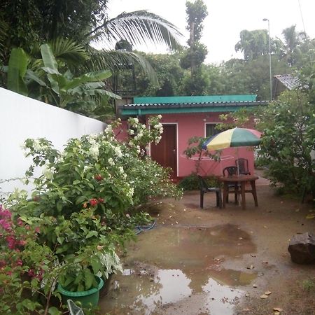 Little Pink House Apartment Mirissa Exterior foto