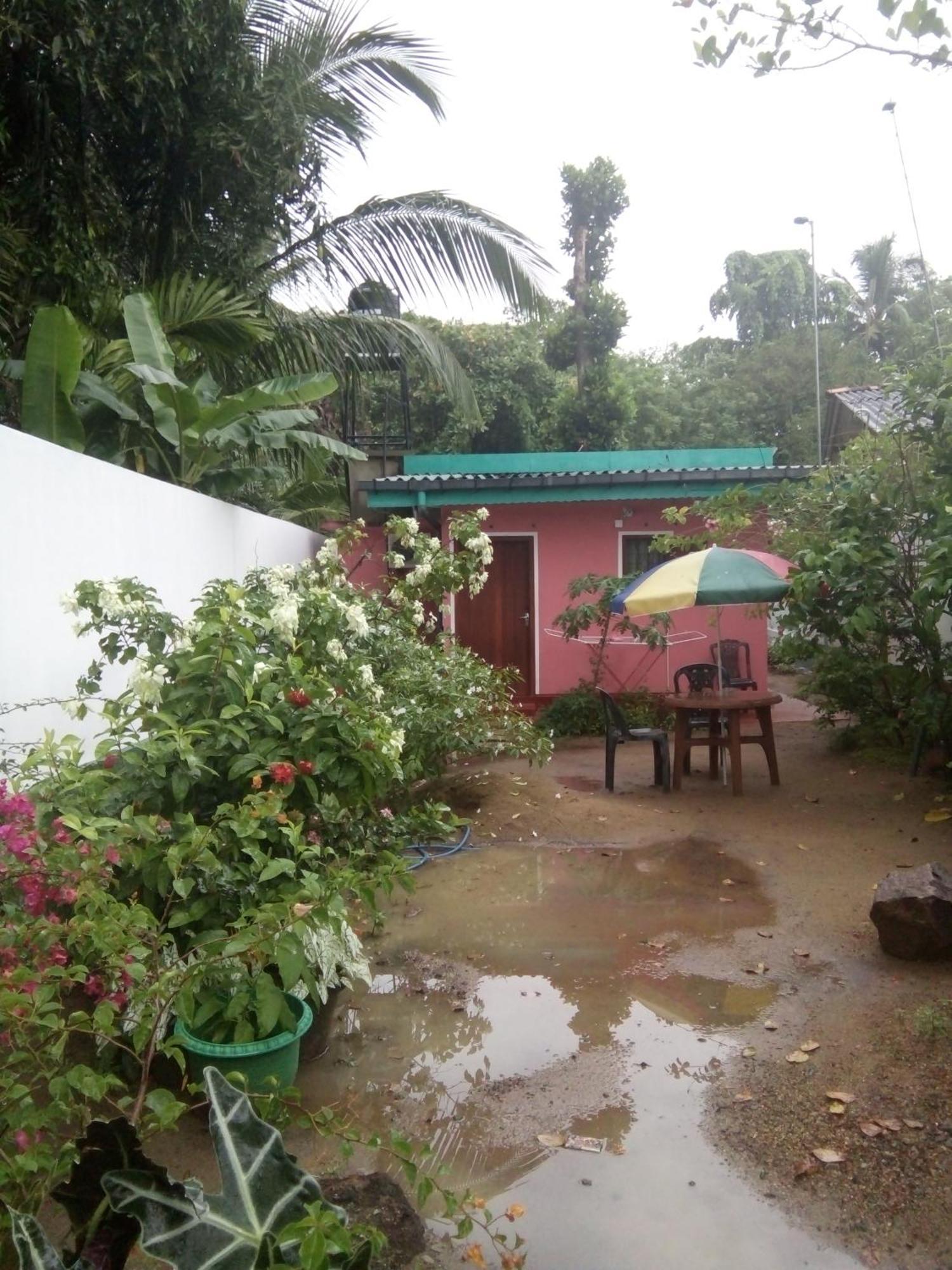 Little Pink House Apartment Mirissa Exterior foto